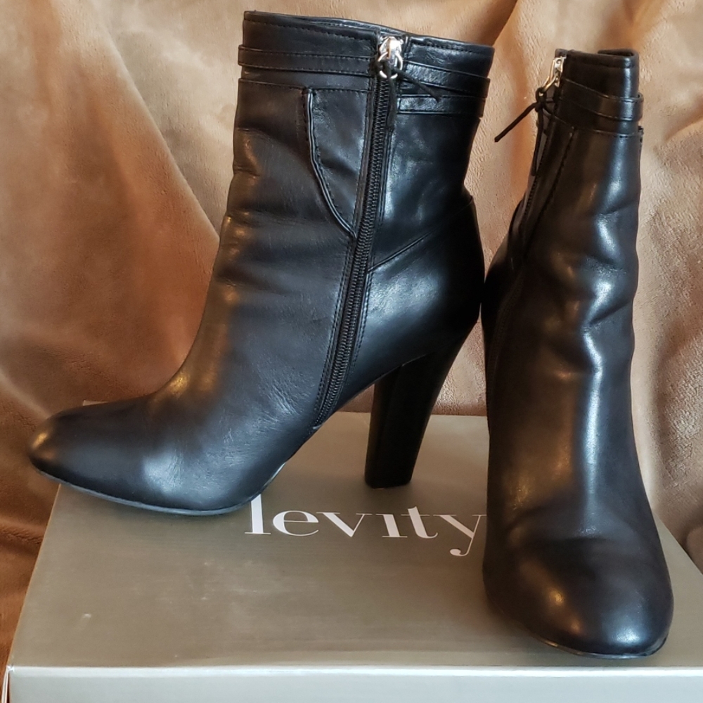 Boots - Picture 3 of 4